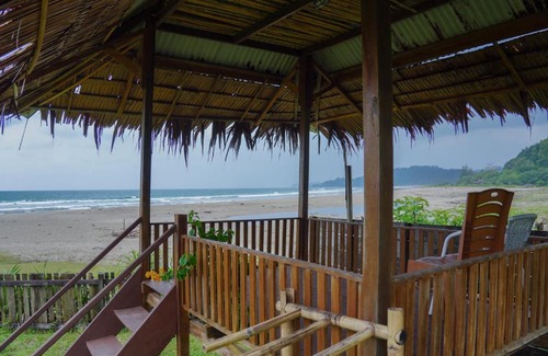 Sinabang Resort | Momos Surf Shack