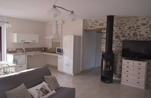 Challain-la-Potherie House | Mon Savoureux Jardin: Comfortable country cottage for animal lovers