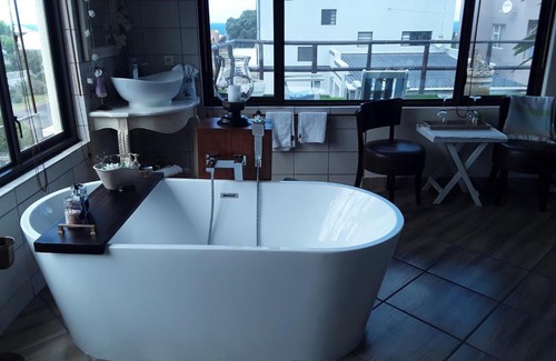 Kleinmond Bed & Breakfast | Monas Risibiki Seaside