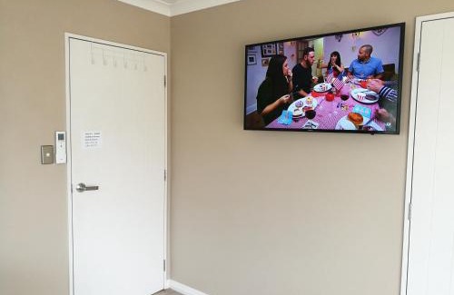 Forrest Hill House | Monique's Rose Room Prvt BthRm AC TV