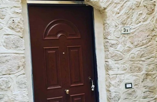 Fondi House | Monolocale Indipendente Nuovo Arredato nel Centro Storico di Fondi