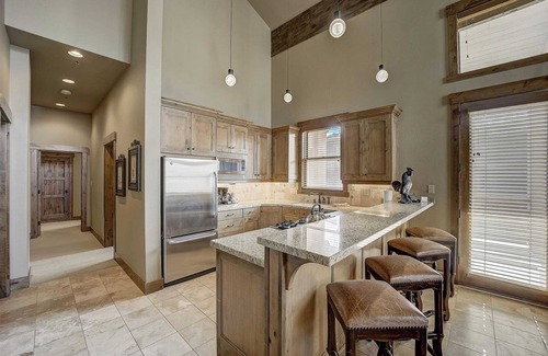 Deer Valley House | Mont Cervin #32 by Avantstay Ski In Ski Out Home in Silver Lake Village w/Hot Tub
