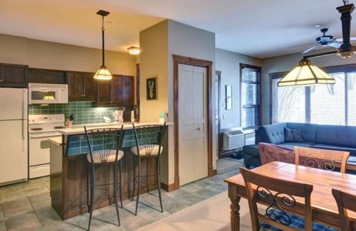Tremblant-Les-Eaux Condo | Mont Tremblant-les-Eaux 213-1A Condo hot tub open walk to ski slopes & golf n