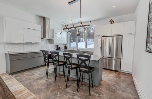La Conception House | Mont Tremblant -Newly Built Home. SKI ,HIKE, EXPLORE NATURE Private Hot Tub!