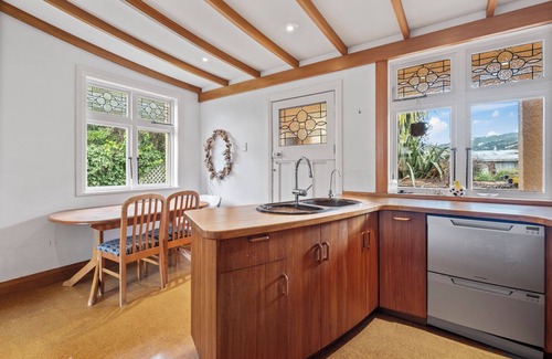 Lower Hutt House | Montague Manor - Wellington Holiday Home