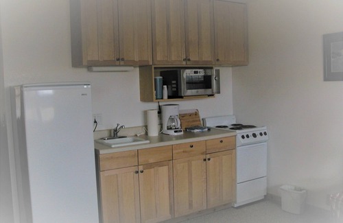 Cameron Cabin | Montana Spirit Guest Cabin -30 acres on the Madison River,