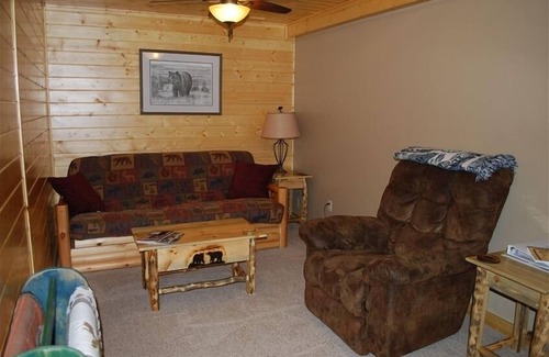 Gardiner Apartment | Montana’s Yellowstone Hideaway-Your Home Away From Home in Yellowstone