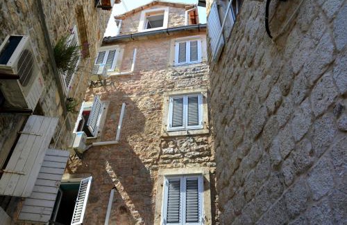 Old Town Bed & Breakfast | Montenegro Backpackers Home Budva