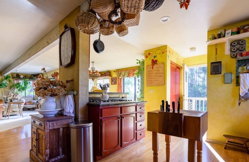 Watsonville House | Monterey Bay Tuscan-Style Country Home with Hot Tub