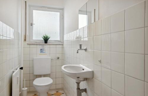Kongen Apartment | Monteur und Worker Wohnungen in Köngen Kitchen,Wifi,Smart TV
