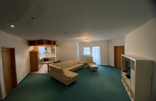 Pocking Apartment | Monteurwohnung , 4 Schlafzimmer, 130qm, Balkon, einzige Wohneinheit im Haus, Parkplatz