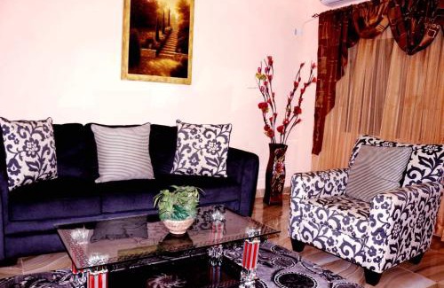 Kenyayai Apartment | Montgomery Brother Estate