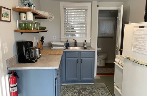 Newport East Cottage | Monthly Rental! Walk to Beach from adorable 1 bedroom cottage