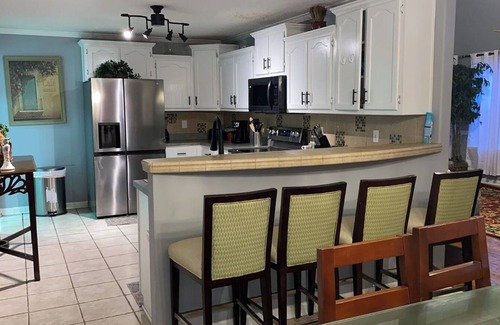 Olive Branch House | MONTHLY STAYS- 6 BR Home with Pool in Olive Branch Suburb Near Stateline