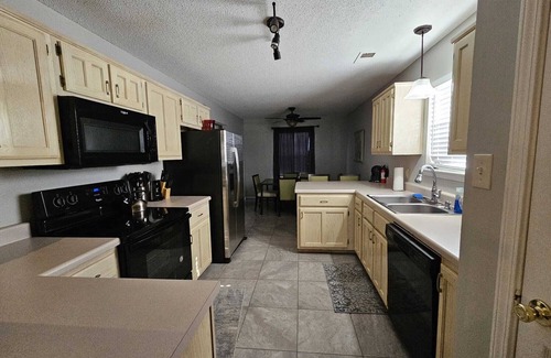 Cordova House | MONTHLY STAYS-Spacious Cordova Home Near Malls and Downtown Memphis