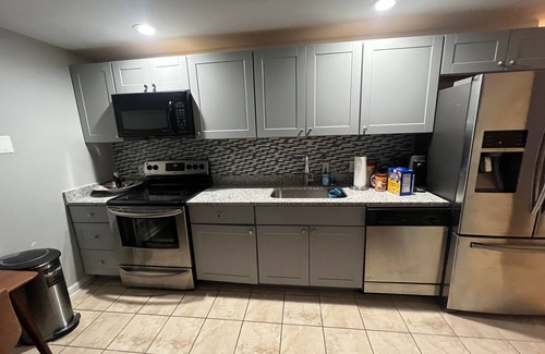 Montpelier Apartment | Montpelier Spot Laurel Private Entrance & Parking
