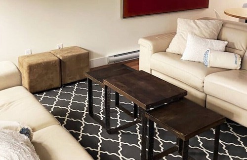 Saint-Laurent House | Montreal- Saint-Laurent Private Rental fits 6PPL