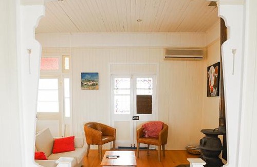 Forest Springs House | Montrose Farm Stay - Charming 2 bedroom cottage