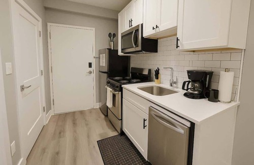 Buena Park Apartment | Montrose Studio:Your Uptown Base
