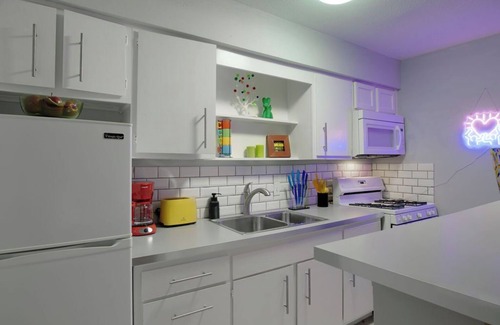 Hyde Park Apartment | Montrose Y-Spot Studio! Medical Center 49 ★