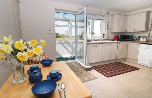 Hawkesbury Cottage | MONUMENT VIEW, family friendly, with a garden in Hawkesbury Upton
