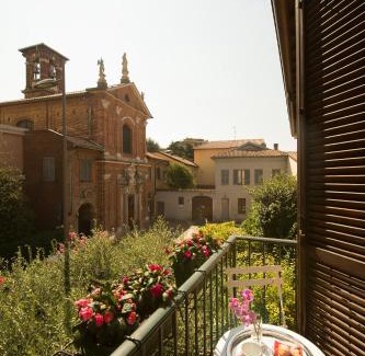 Monza House | Monza City Rooms & Studios