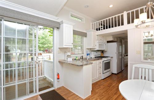 Moody Resort | Moody Beach Camping Resort Cottage - Loft