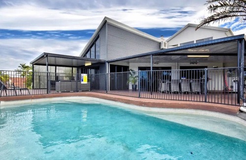 Buddina House | Mooloolaba Waterfront Living - Holiday Luxury ZC6
