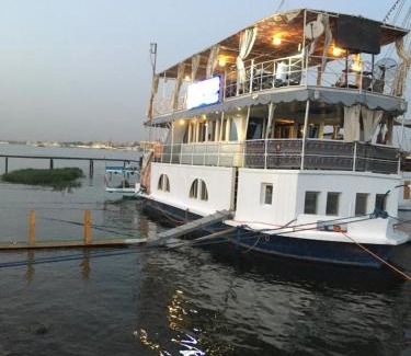 Luxor Boat Rental | Moon Boat