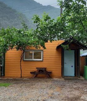 Gimsatgat House | Moon on the Cloud