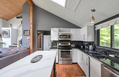 Bala Cottage | Moon River Cottage Sanctuary With Private Beach in Bala!