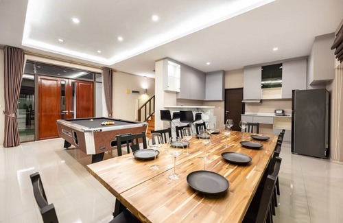 Bang Lamung Villa | Moon Shade Pool Villa Pattaya. 5 Bed, 4.5 Bath, Slider, Pool, Outdoor BBQ.
