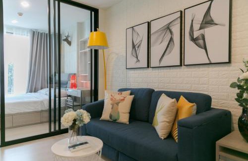 Khlong Toei Apartment | Moonlight Goddess