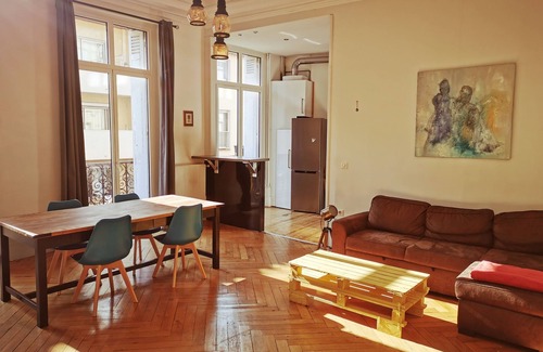 Agen Apartment | Moonlight Station