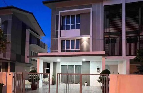 Bukit Rotan Villa | MoonLight Sweet Home Kuala Selangor 30pax karaoke