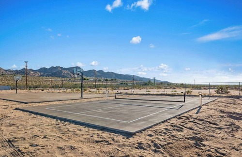 Joshua Tree House | Moonstone: Pool, Spa, Pickle Ball Court & Sauna