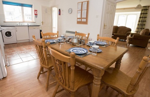 Kilkee Ski Chalet | Moore Bay Holiday Village