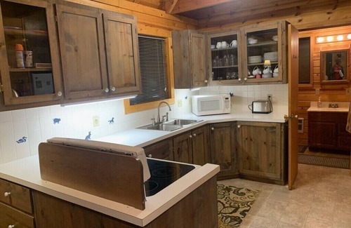 Island Park Cabin | Moose Tracks Inn - Cozy Mountain Cabin only 40 minutes from Yellowstone Park