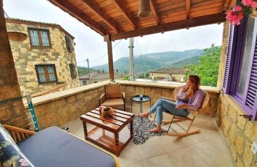 Kucukkuyu Villa | Mor Panjurlu Bohem Tasarım Ev - Kazdağları & Deniz