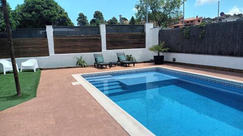 Fonollosa House | MORERA BLANCA piscina, barbacoa, chill-out