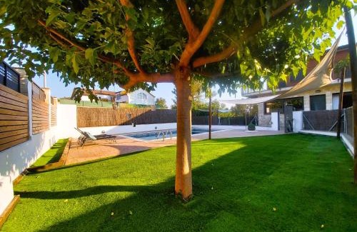 Fonollosa House | MORERA BLANCA piscina, barbacoa, chill-out