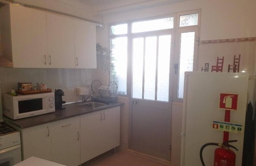 Avis House | Morgado Guesthouse