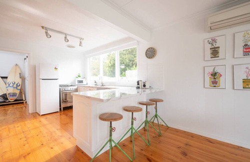 Cowes House | Morgans | Walk 2 Beach, Shops & Parks. Pets OK