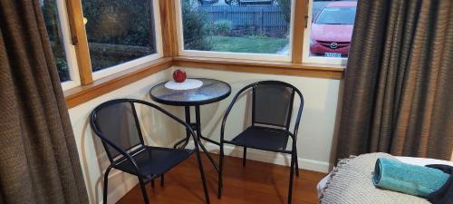 Tahunanui Bed & Breakfast | Morning Bloom Cottage Bed and Breakfast