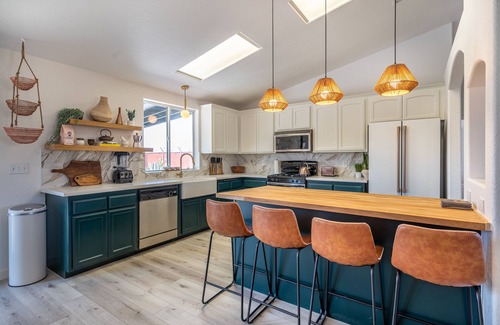 Joshua Tree House | Moroccan Oasis/3br + Yoga/Sound Bath Room + Pool/Spa, close to National Park