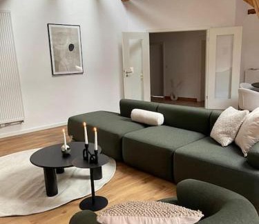 Uerzig Apartment | Mosel-Charm - Urige Dachgeschosswohnung - 3 Schlafzimmer für 6 Personen - Liebevoll renoviert & gemütlich
