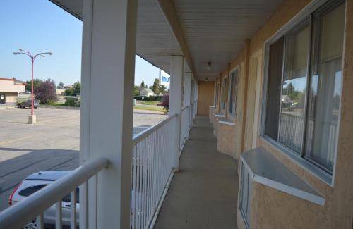 Olds Hotel | Motel ∙ 4 guests