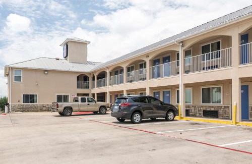 Azle Hotel | Motel 6-Azle, TX
