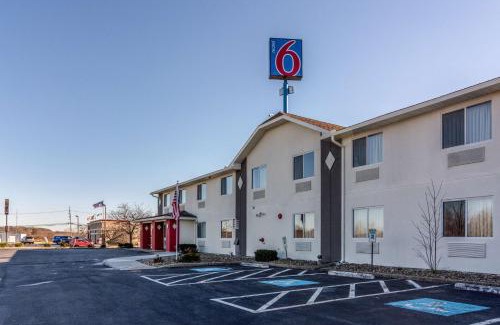 Barkeyville Hotel | Motel 6-Barkeyville, PA