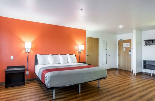 Barkeyville Hotel | Motel 6 Barkeyville, PA